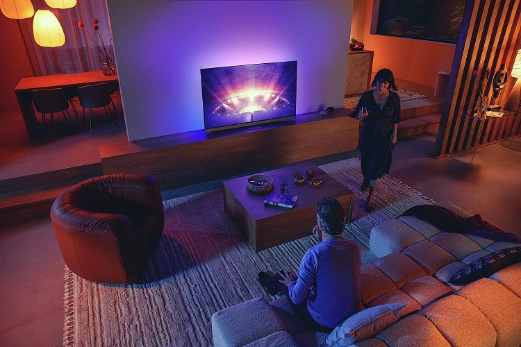 Philips lanza su innovador Smart TV de 85 pulgadas con Ambilight y TITAN OS