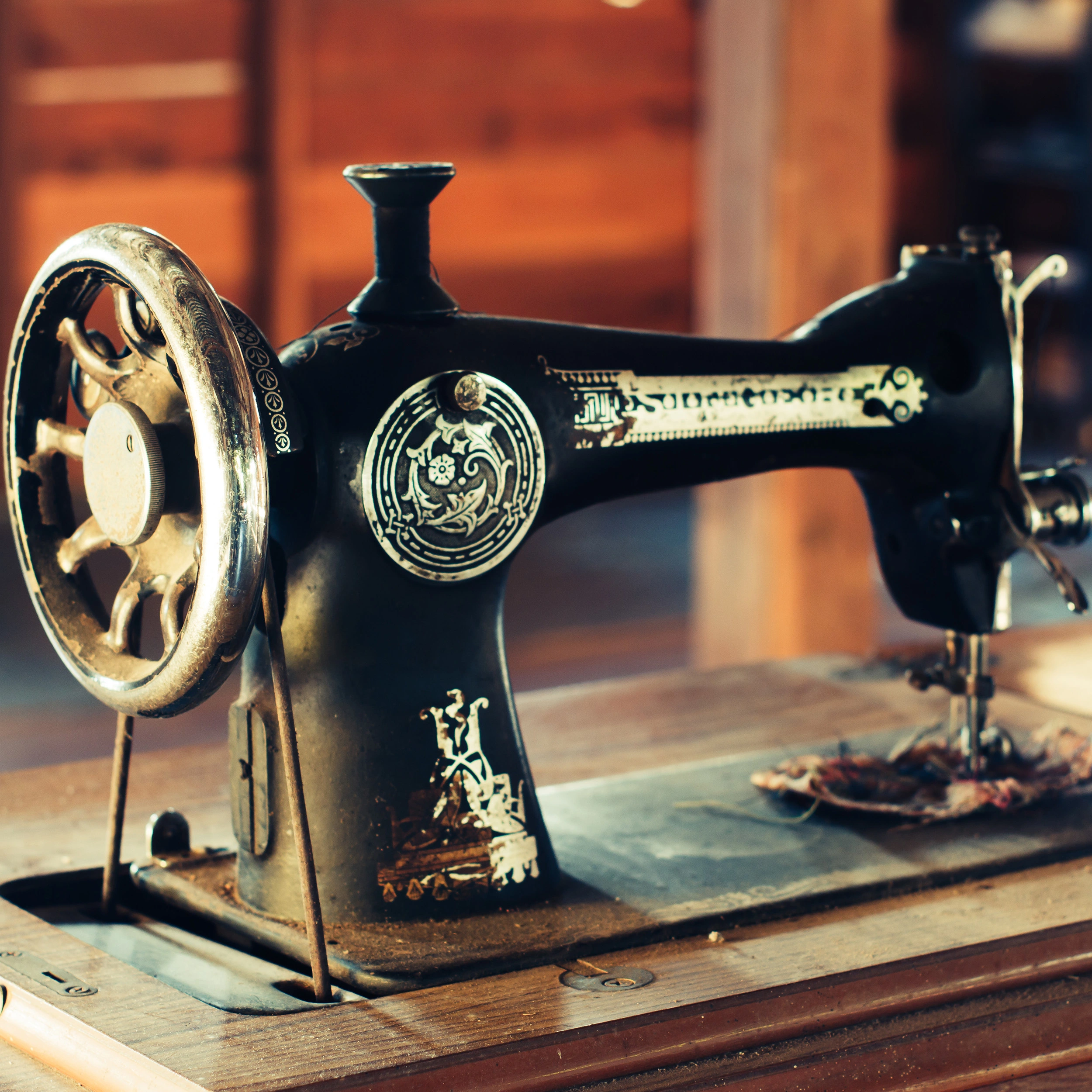 Celebrando la Revolución Textil: El Día de la Máquina de Coser